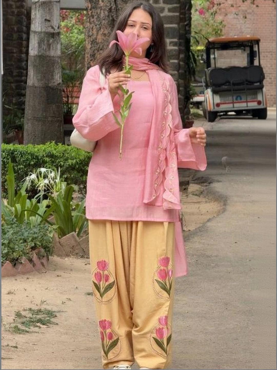 HOUSE OF VAANI Women Floral Regular Kurta with Patiala & Dupatta - Image 1