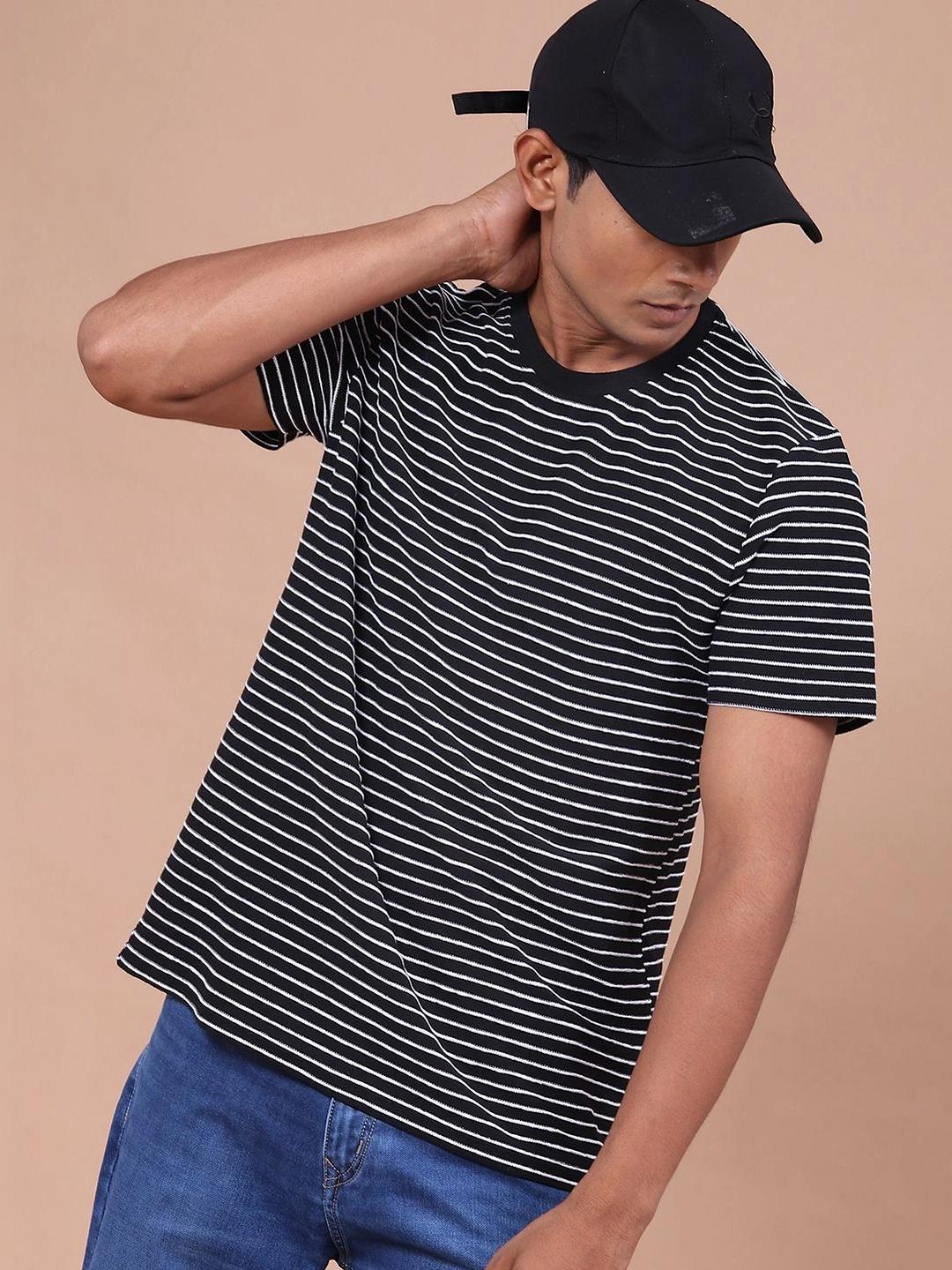 V-Mart Men Striped Slim Fit T-shirt
