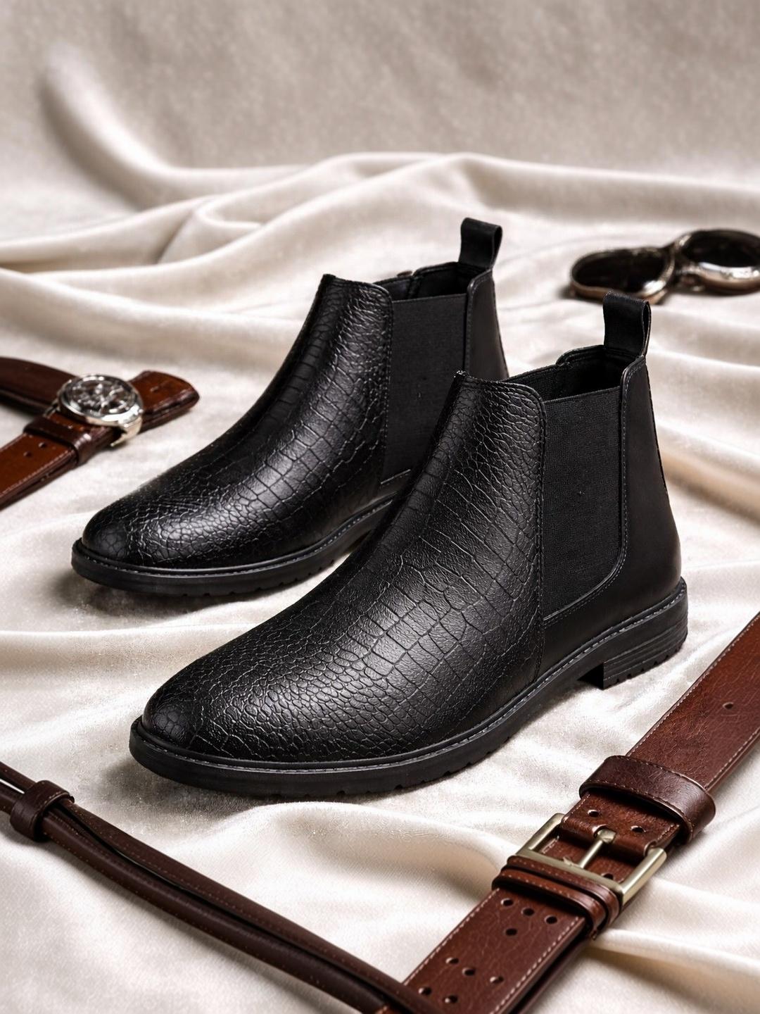 Roadster Men Textured Chelsea Boots - Image 1