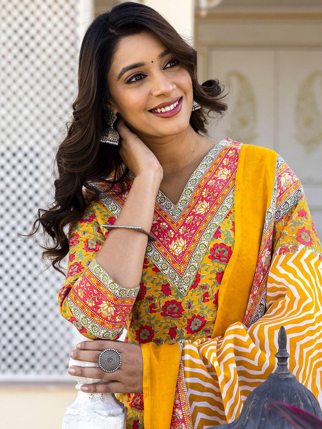 SANISA Women Floral Printed Regular Kurta with Trousers & With Dupatta