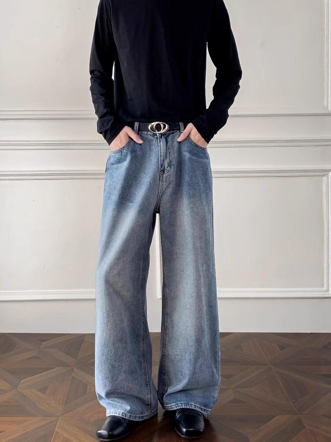 Suo Men Relaxed Fit Mid-Rise Light Fade Jeans - Image 1