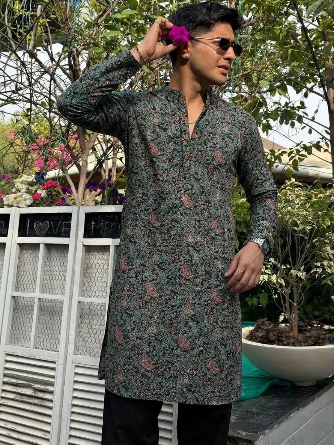 KISAH Men Paisley Printed Indie Kurta - Image 1