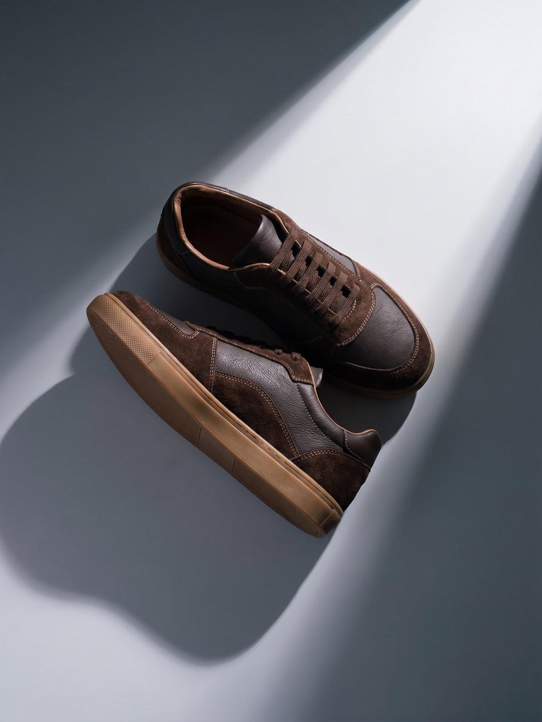 Roadster Men Colourblocked Suede Sneakers - Image 1