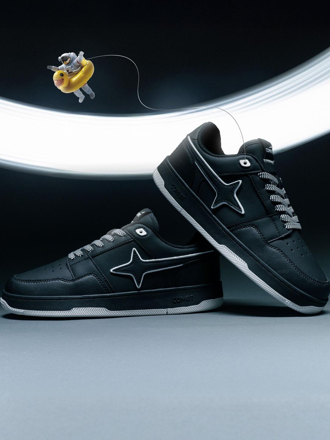 Comet Unisex X Lows Armstrong Sneakers