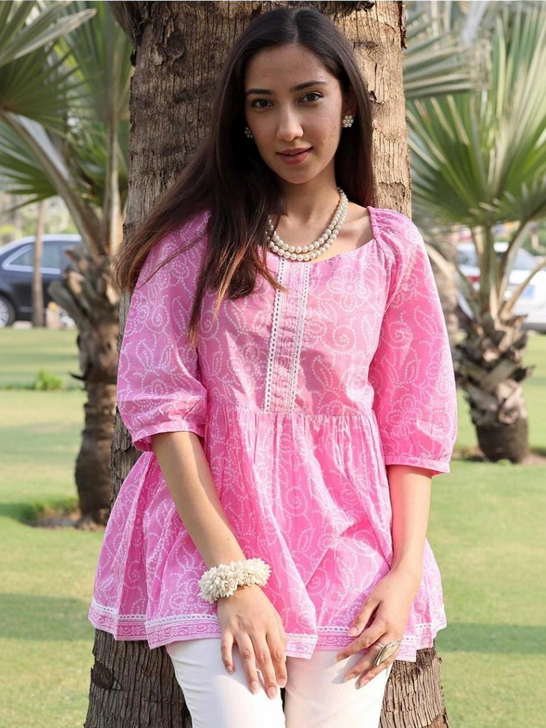 AAFAMI Floral Printed Square Neck Pure Cotton Kurtis
