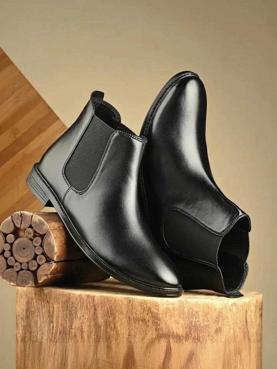 Roadster Men Round Toe Slip-On Chelsea Boots - Image 1