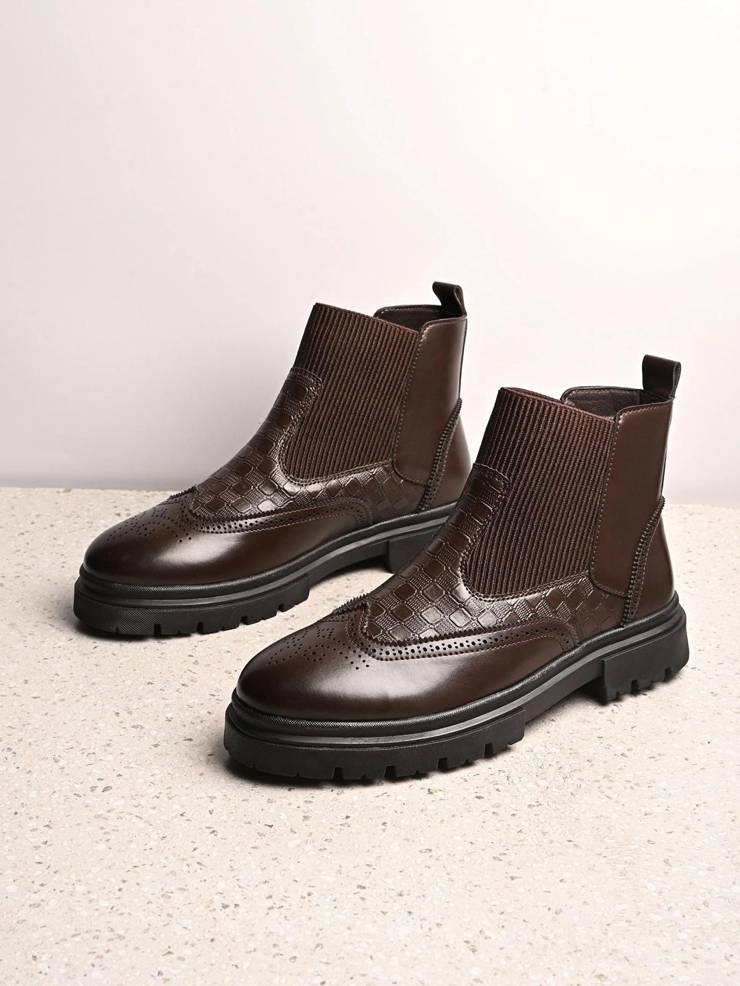 House of Pataudi Men Textured Round Toe Chelsea Boots - Image 1