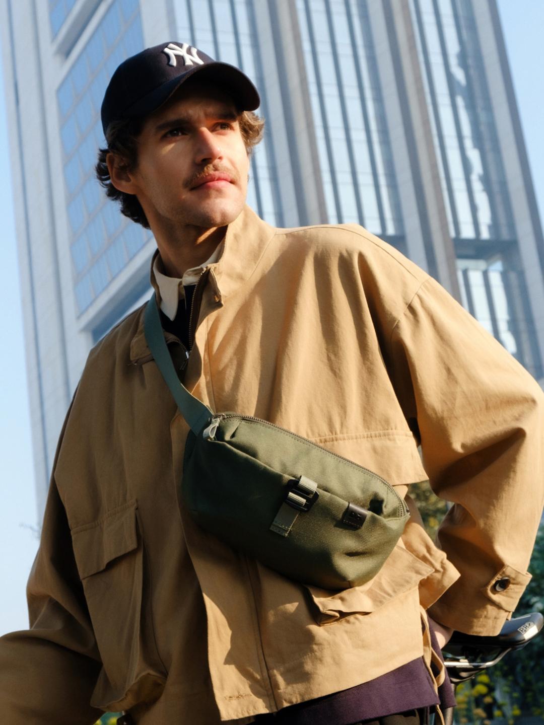 DailyObjects Kelp Orbit Fanny Crossbody Bag