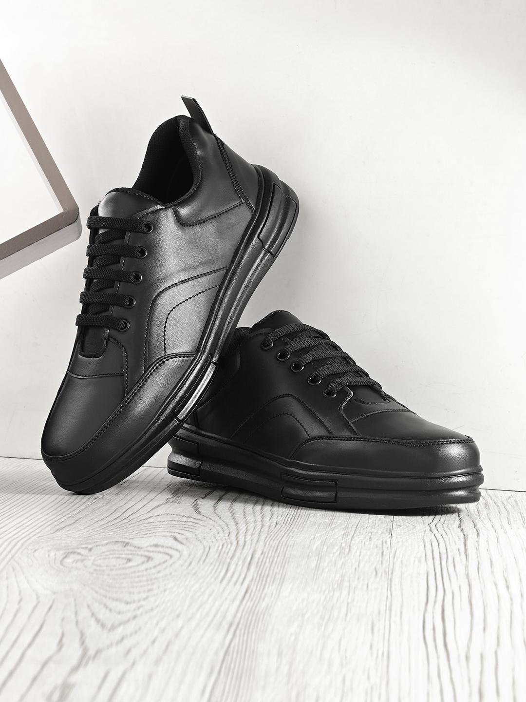 Buy The Roadster Lifestyle Co. Men Black Lightweight Comfort