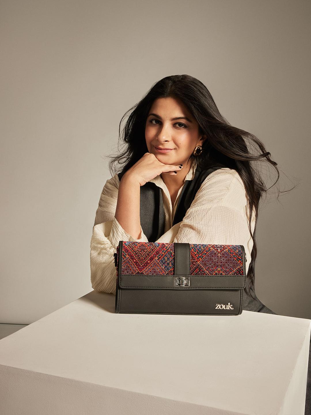 Buy ZOUK Rhea Kapoor Tarini Clutch - Bhuj Rabari - Clutches for