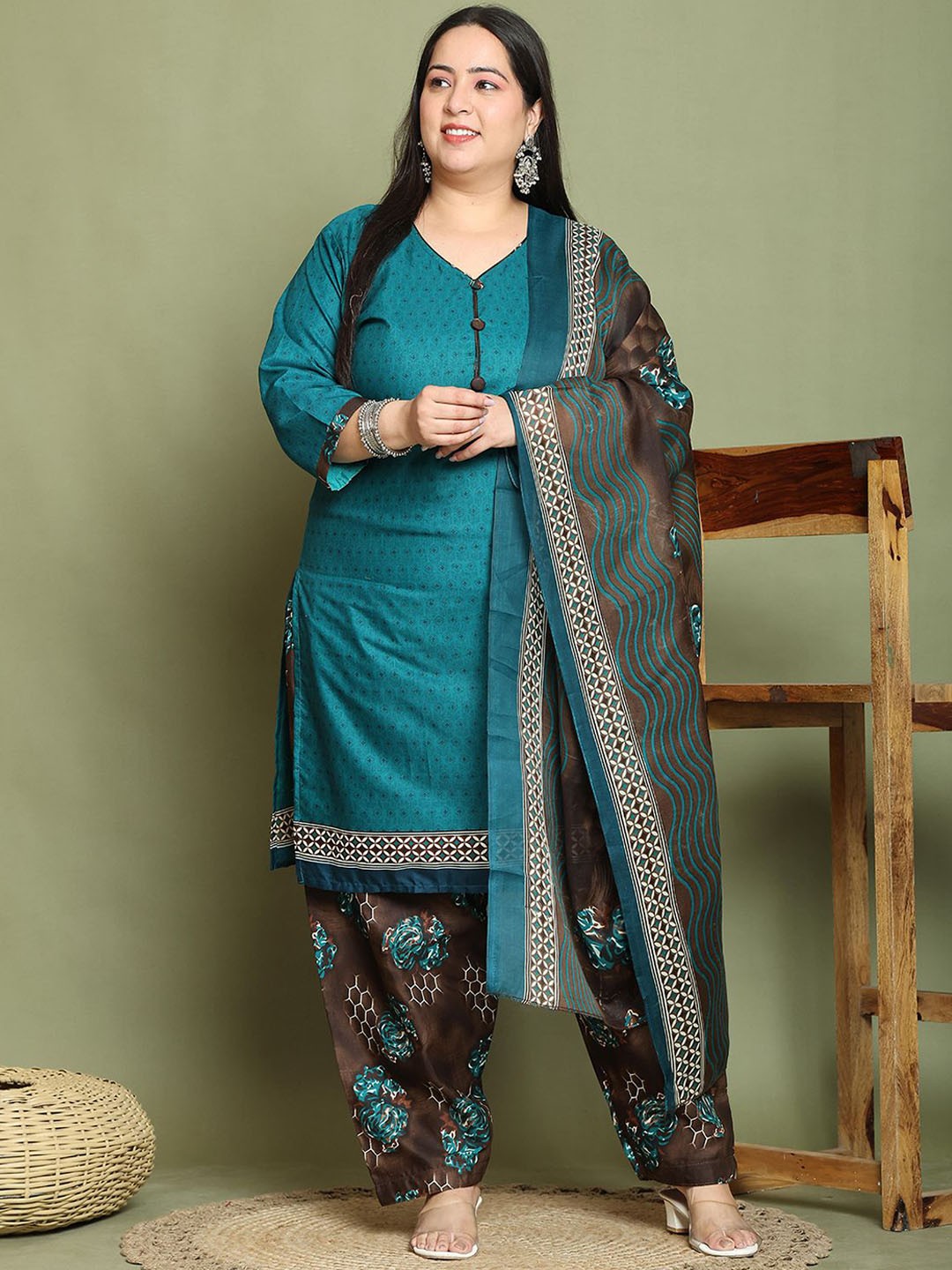 Rajnandini Plus Size Floral Kurta Set