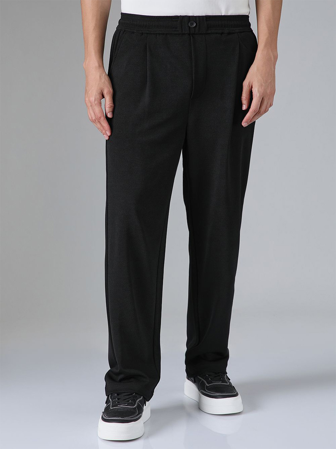 Banana Club Men Black Solid Pleated Relaxed Fit Trousers