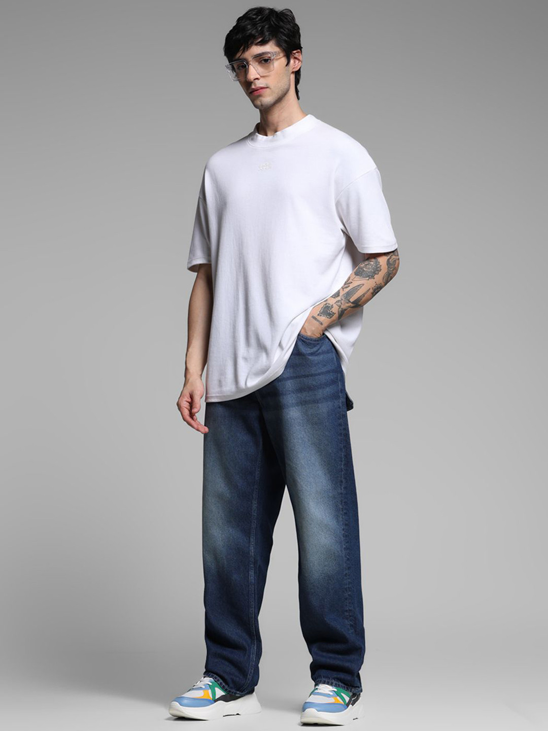 Jack & Jones Men Relaxed Fit Low-Rise Light Fade Jeans - Image 4