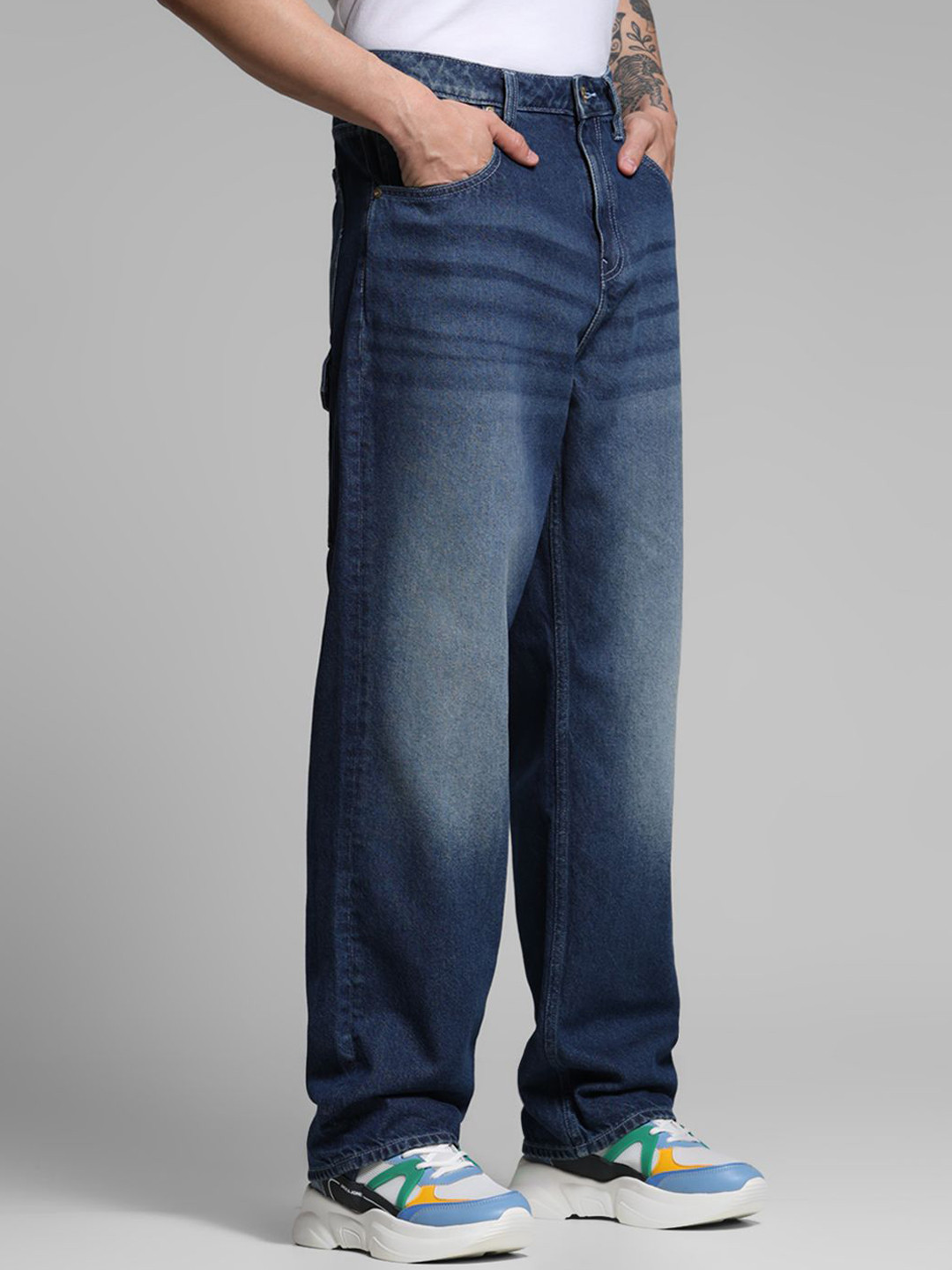 Jack & Jones Men Relaxed Fit Low-Rise Light Fade Jeans - Image 2
