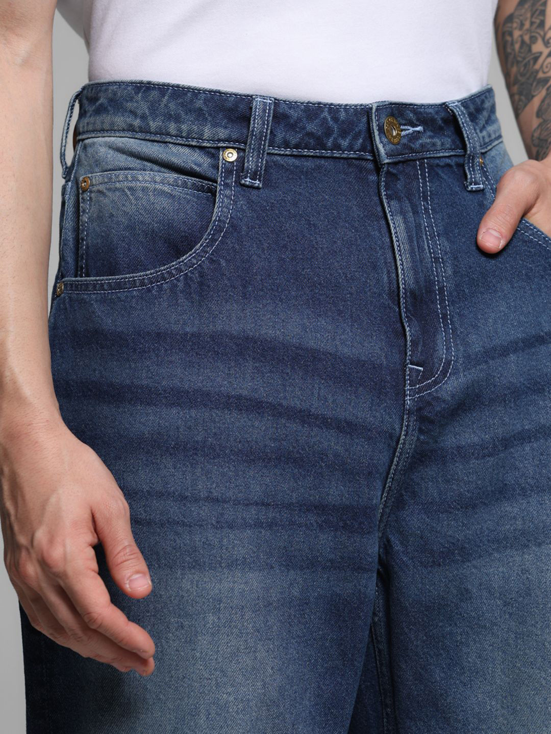 Jack & Jones Men Relaxed Fit Low-Rise Light Fade Jeans - Image 5