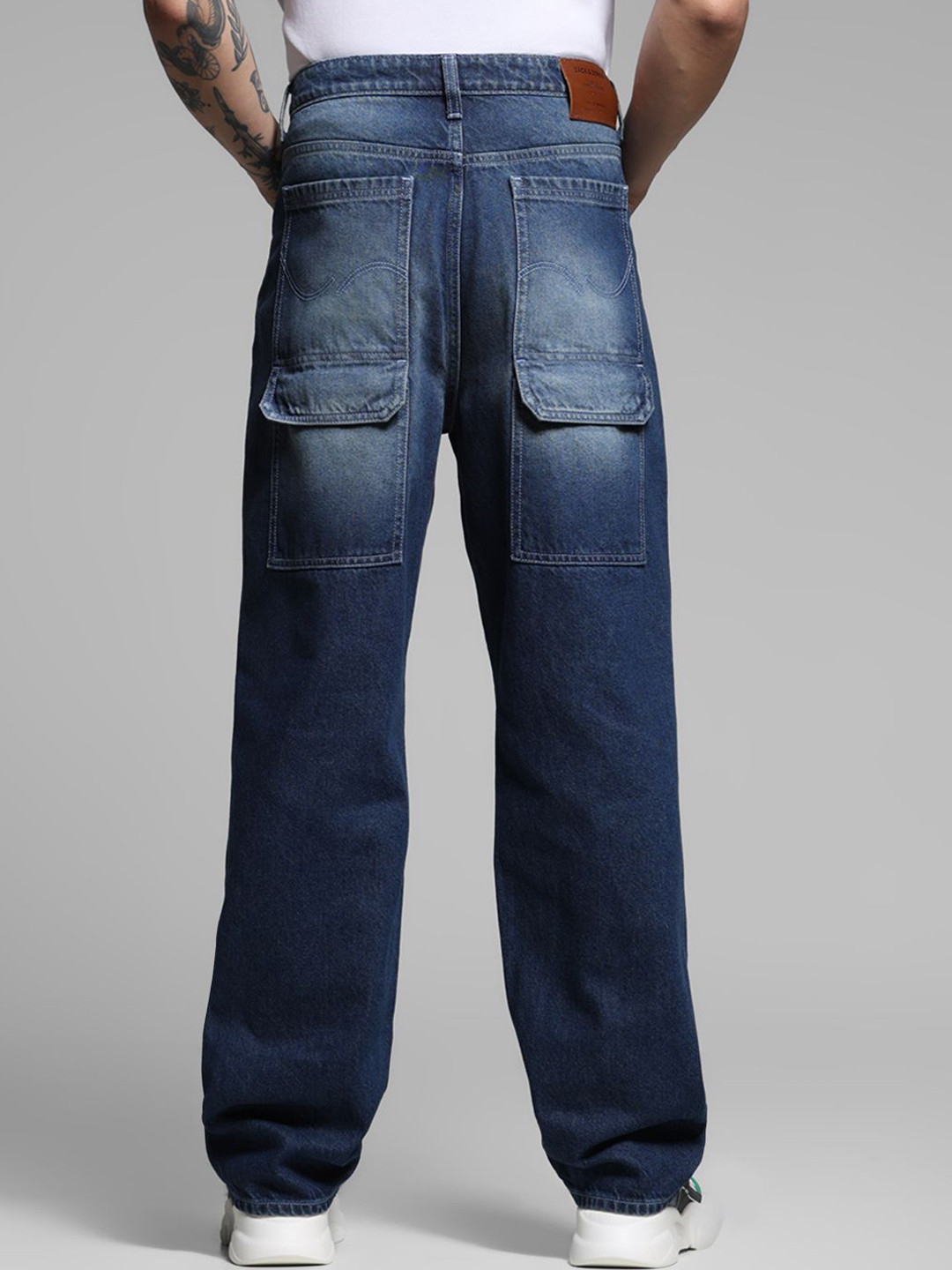 Jack & Jones Men Relaxed Fit Low-Rise Light Fade Jeans - Image 3
