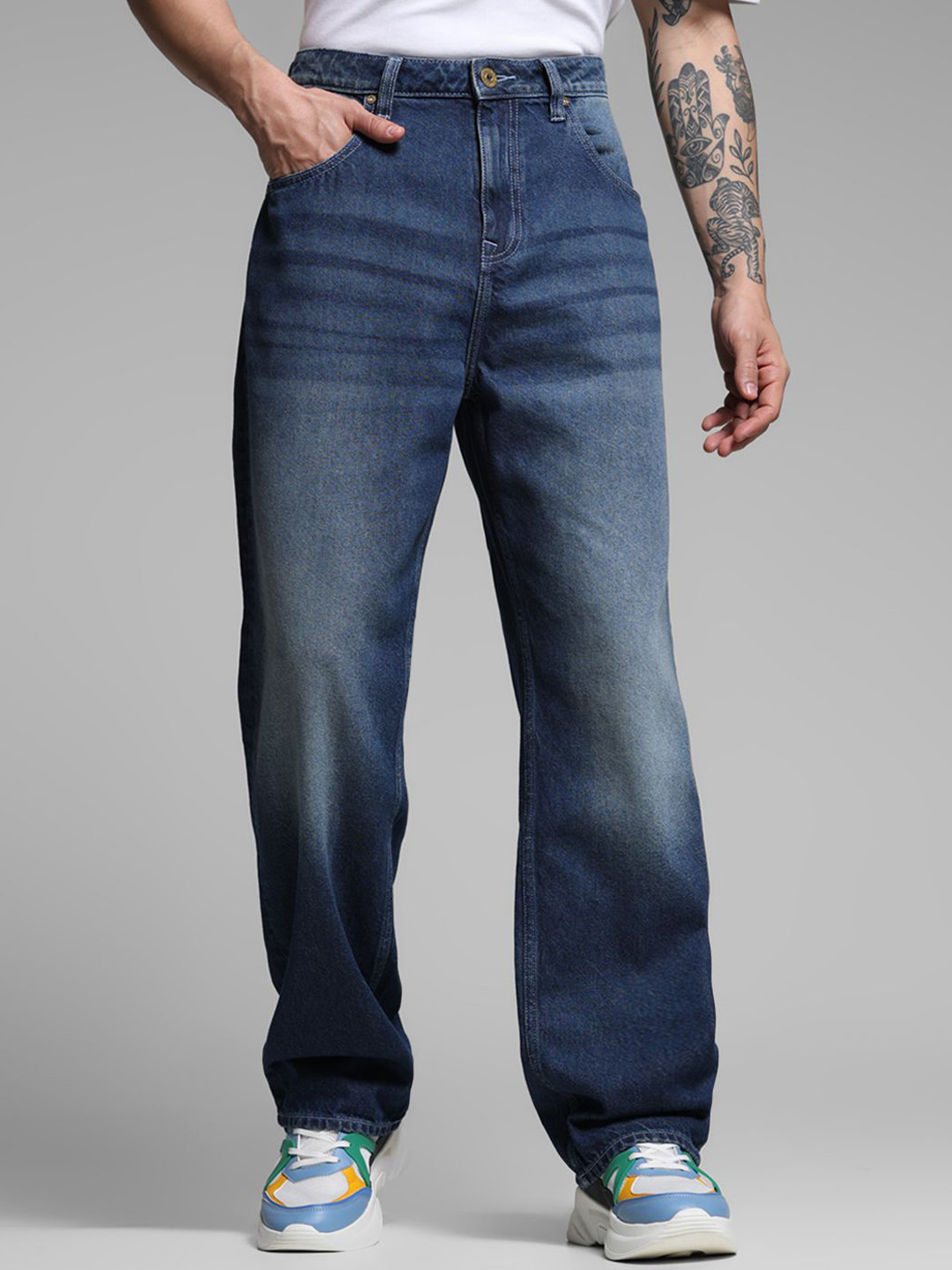 Jack & Jones Men Relaxed Fit Low-Rise Light Fade Jeans - Image 1