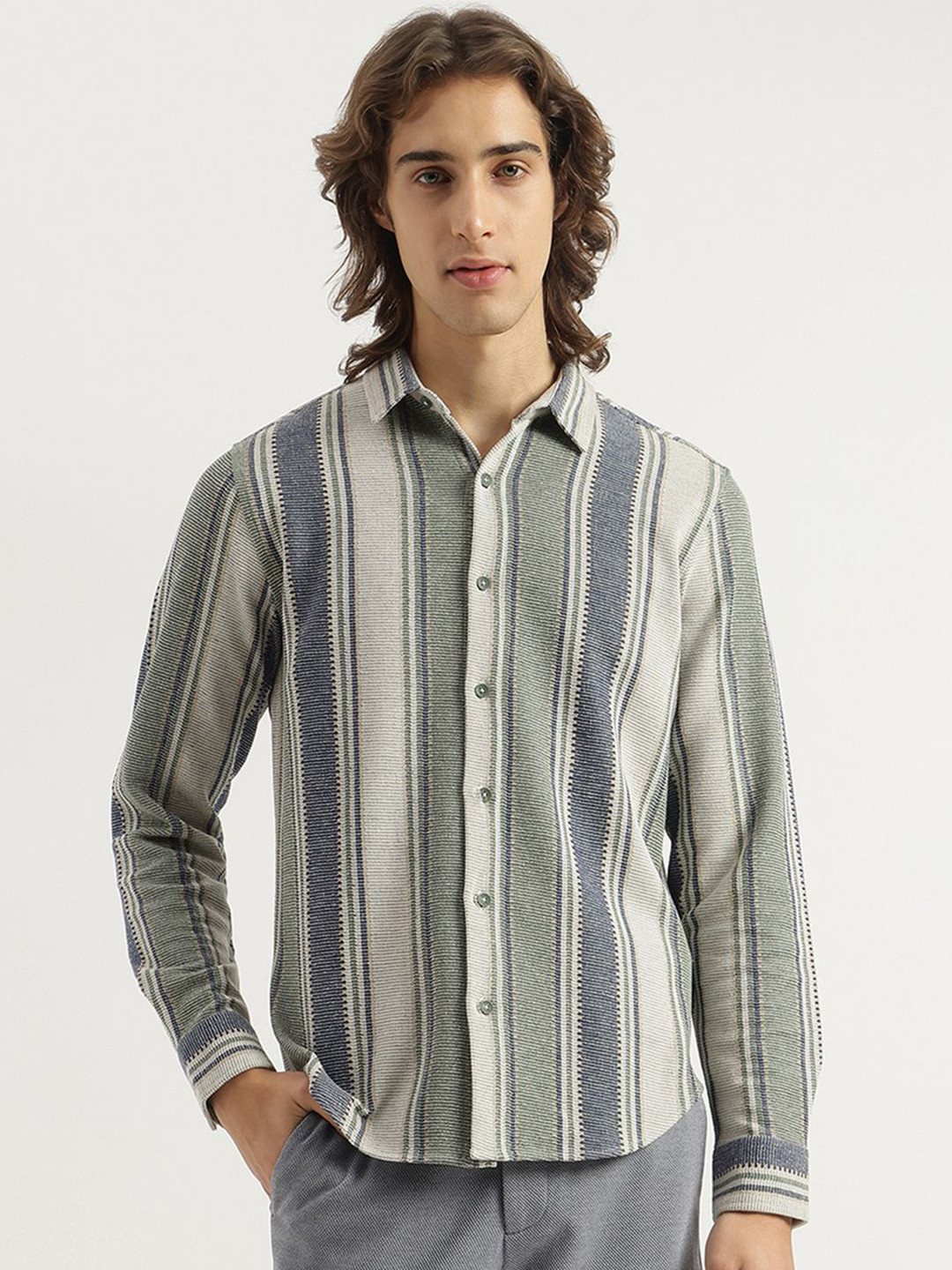 United Colors of Benetton Slim Fit Spread Collar Vertical Stripes Striped Opaque Shirt