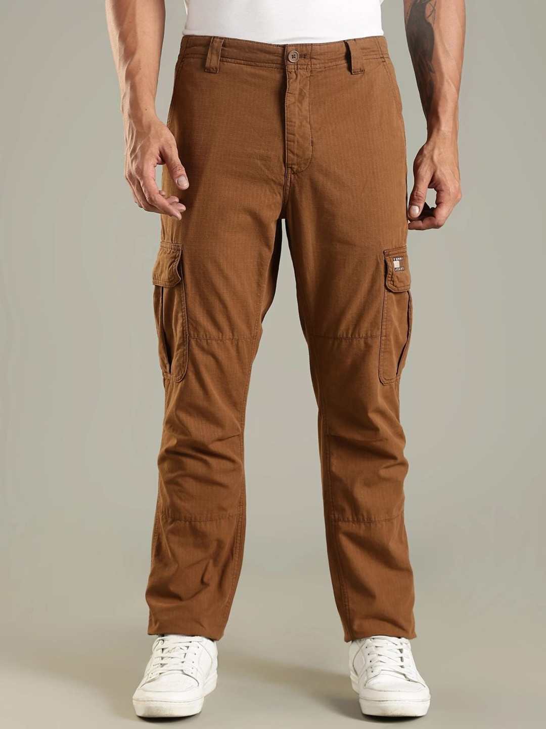 Tommy Hilfiger Men Straight Fit Mid-Rise Flat-Front Cotton Cargos Trousers