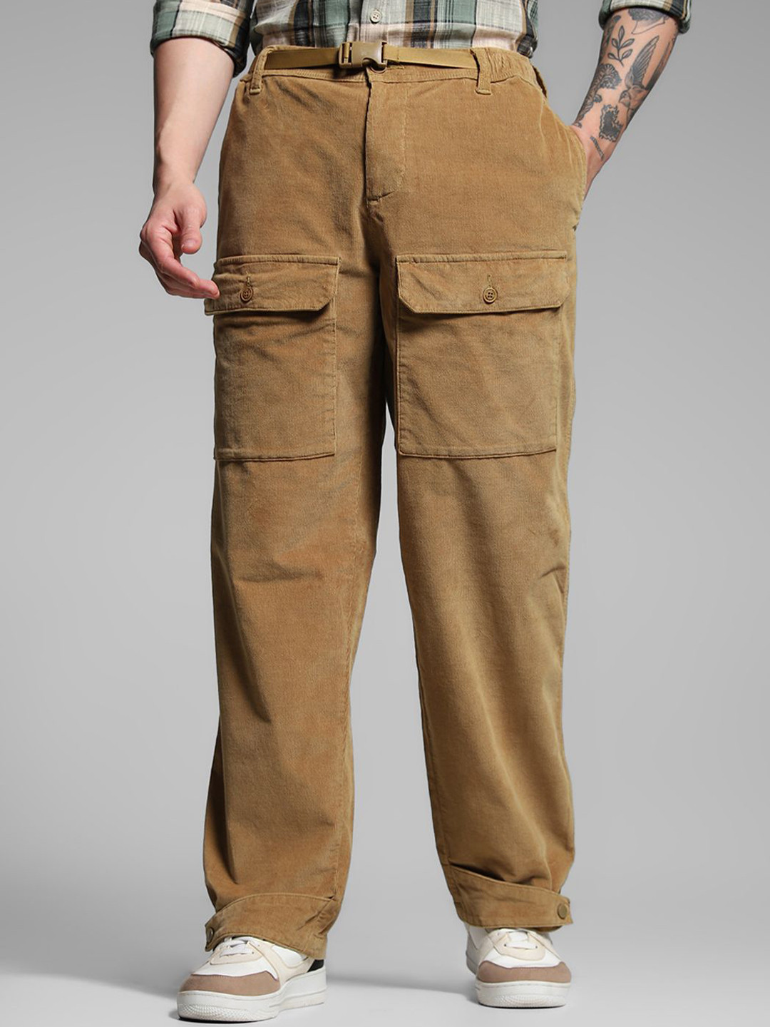 Jack & Jones Men Loose Fit Mid-Rise Cargos Trousers