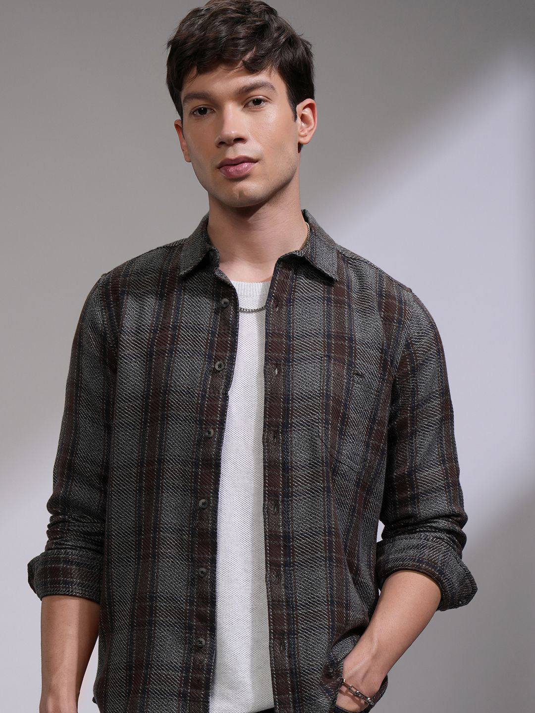 HIGHLANDER Men Grindle Yarn Textured Checked Casual Shirt