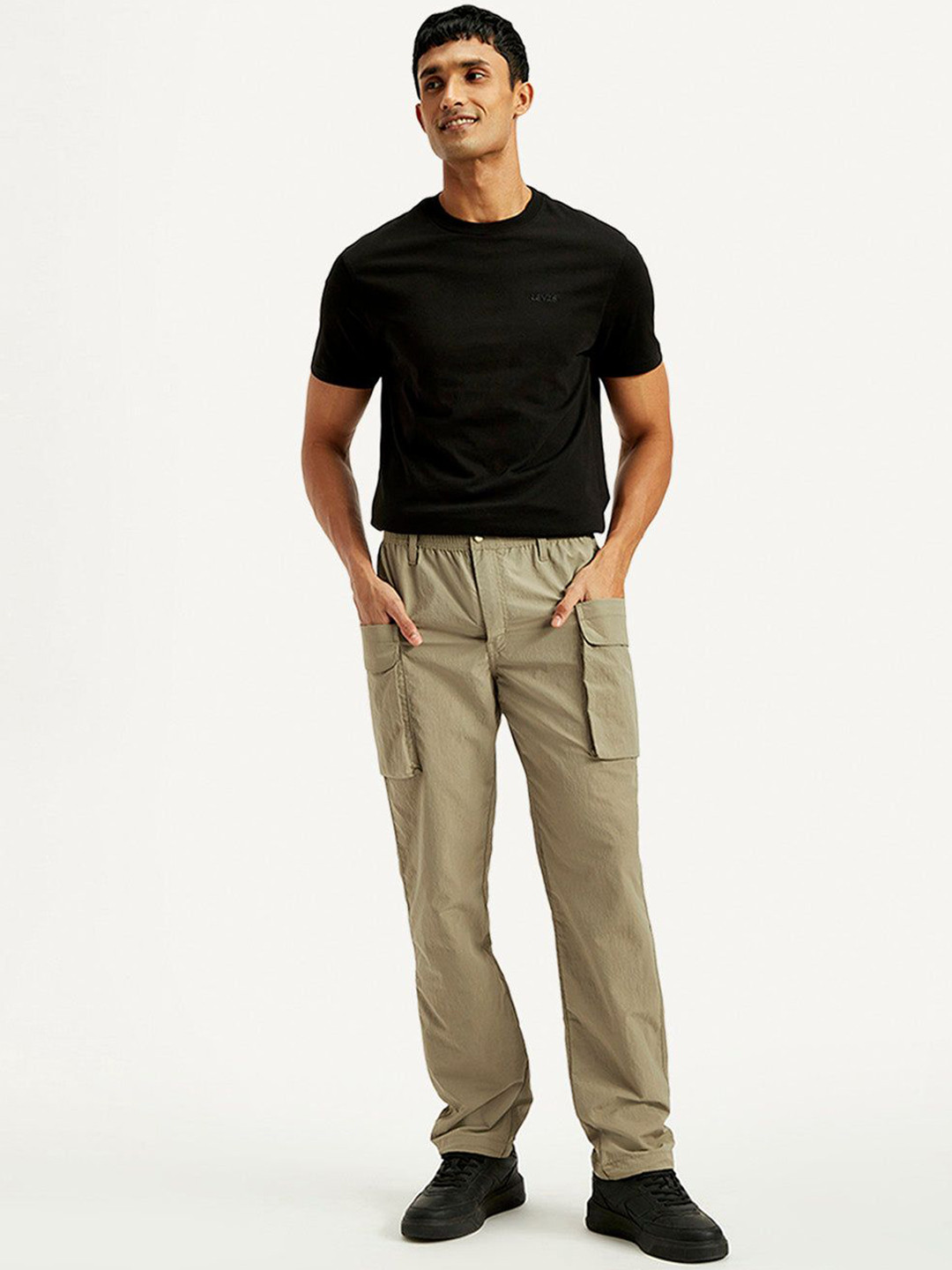 Levis Men Straight Fit Mid-Rise Cargo Styles Trousers