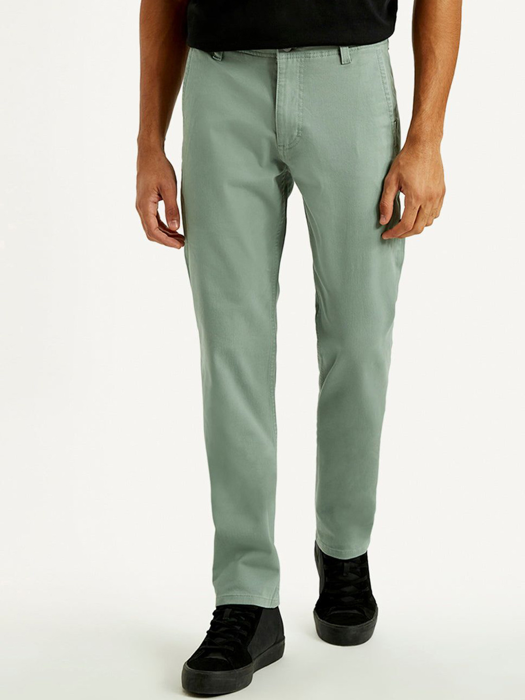 Levis Men Slim Fit Mid-Rise Chinos Trousers