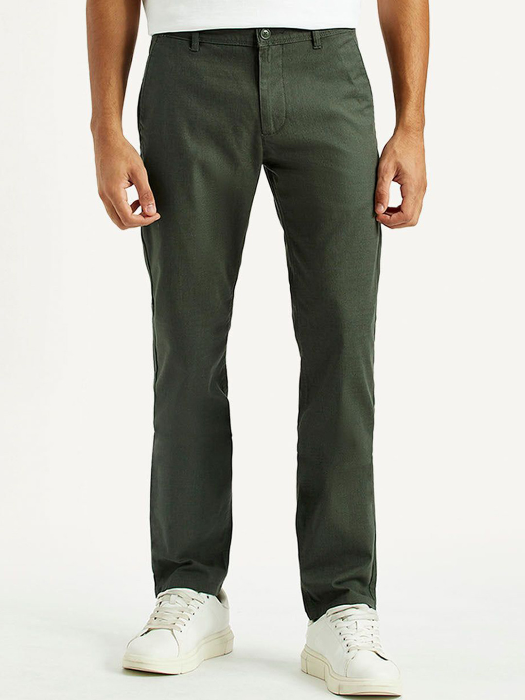 Levis Men Solid Mid-Rise Slim Fit Chinos Trousers