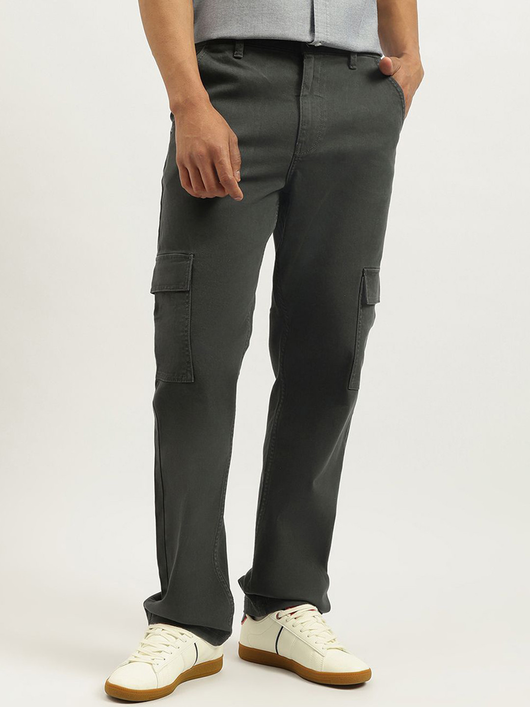 United Colors of Benetton Men Solid Relaxed Fit Mid-Rise Cargos Trousers