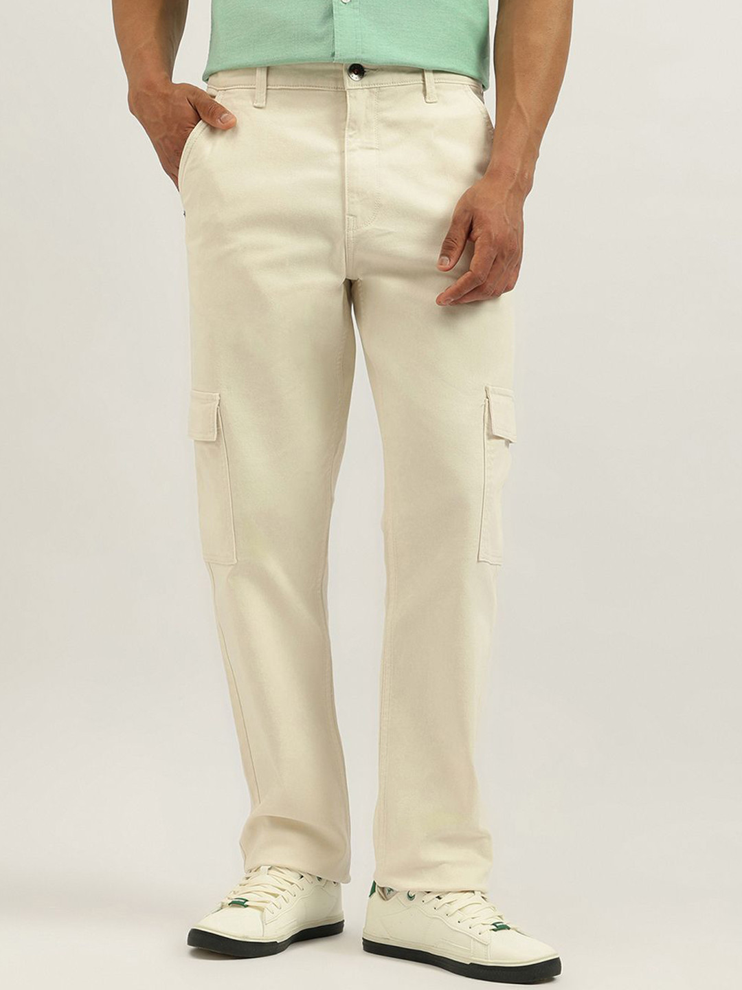 United Colors of Benetton Men Solid Relaxed Fit Mid-Rise Cargos Trousers