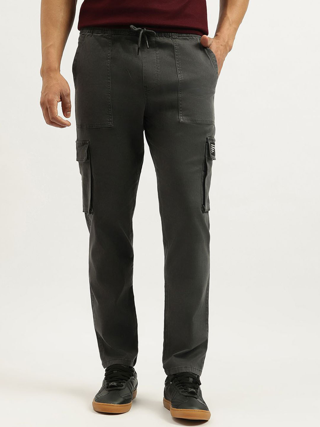 United Colors of Benetton Men Relaxed Fit Mid-Rise Cargos Trouser
