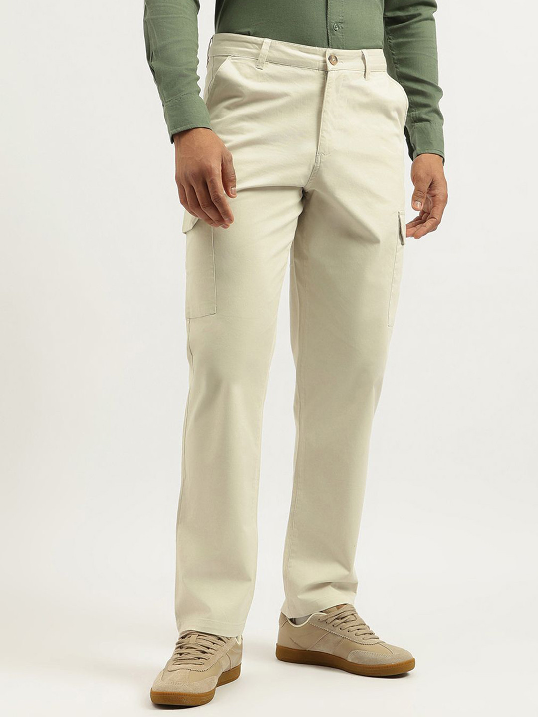 United Colors of Benetton Men Solid Straight Fit Mid-Rise Regular Trousers