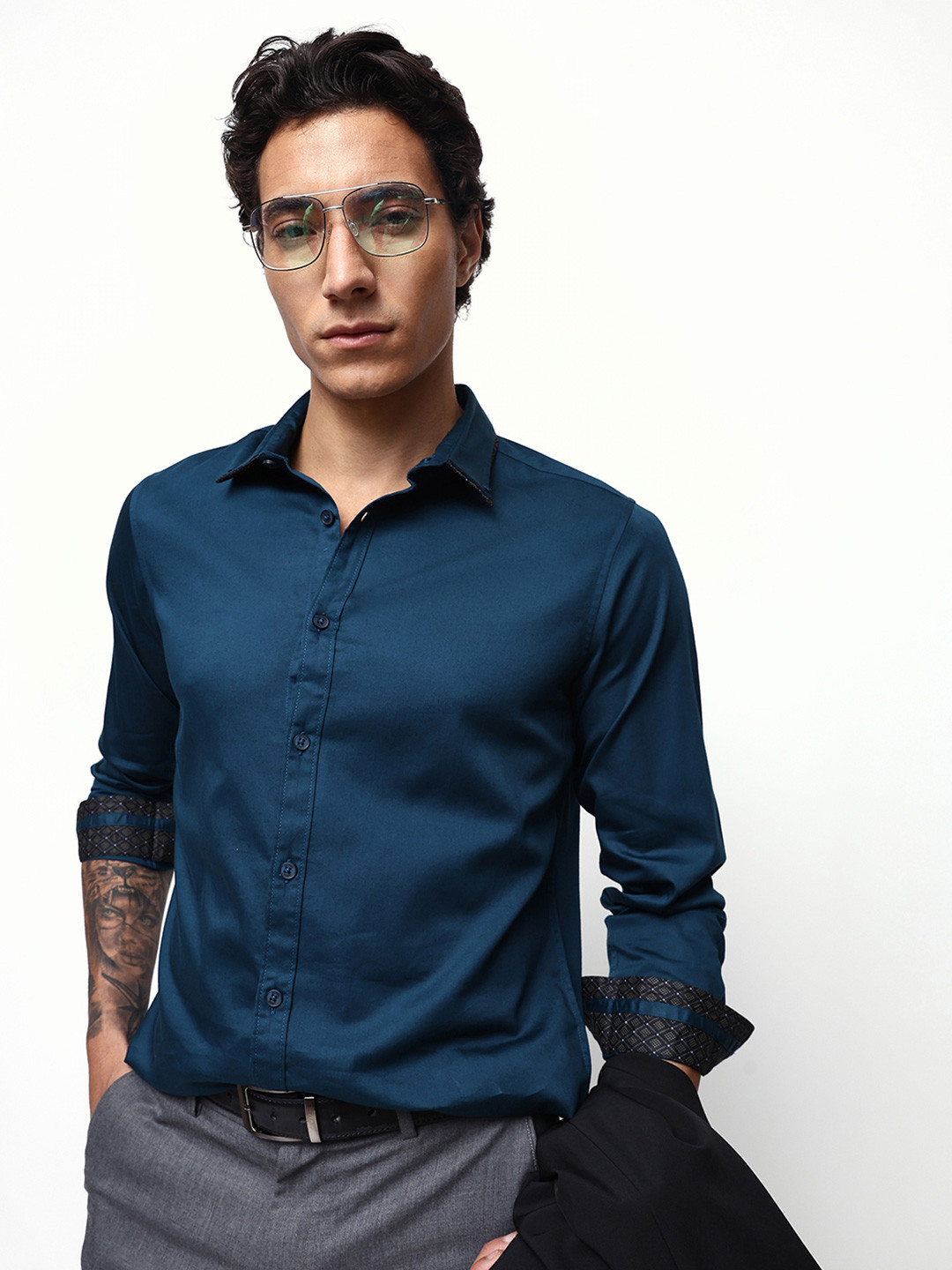 Dennis Lingo Spread Collar Regular Sleeves Contrast Cuffs Regular Fit Formal Shirt