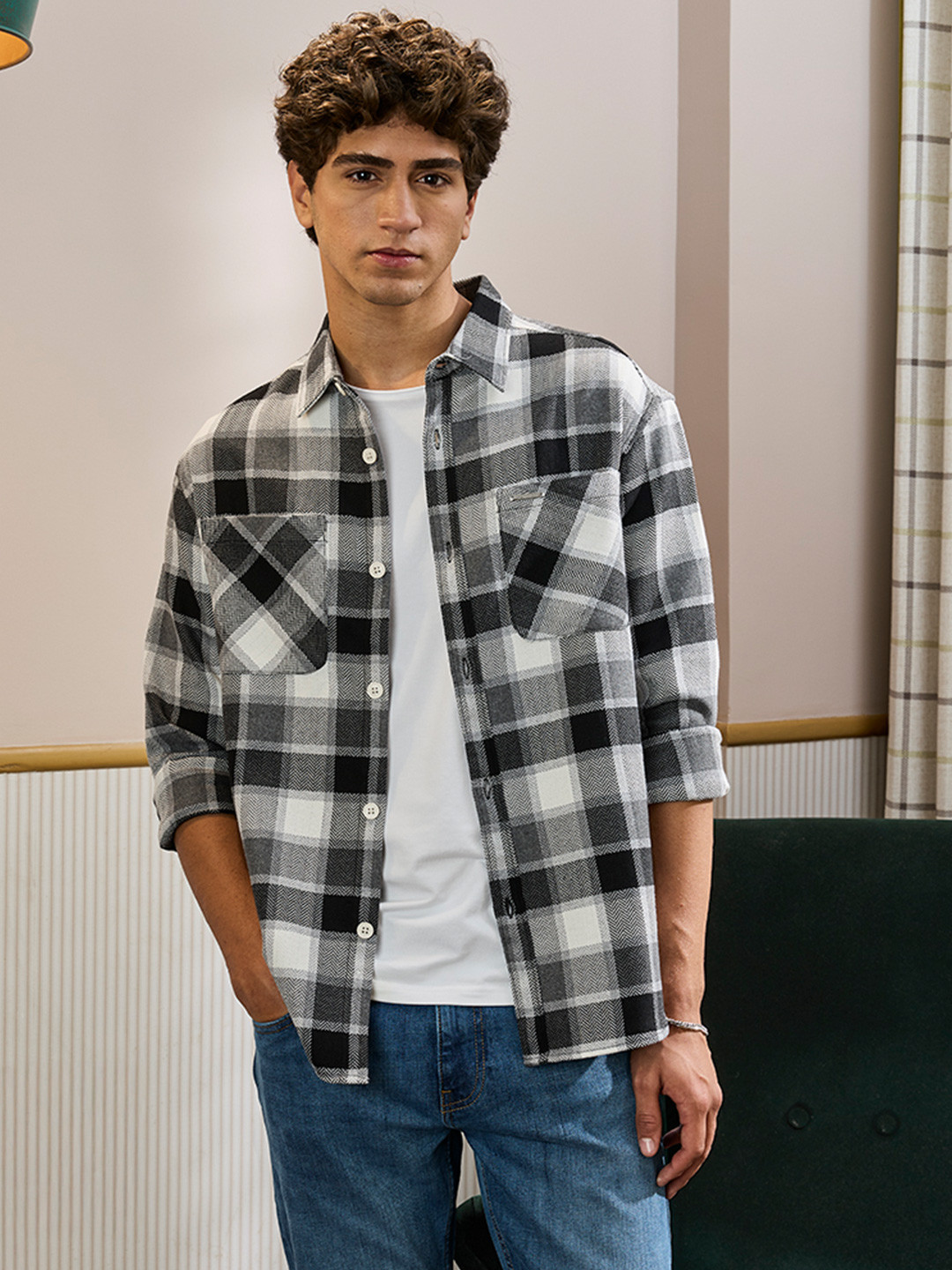 Snitch Men Relaxed Fit Buffalo Checked Spread Collar Casual Shirt