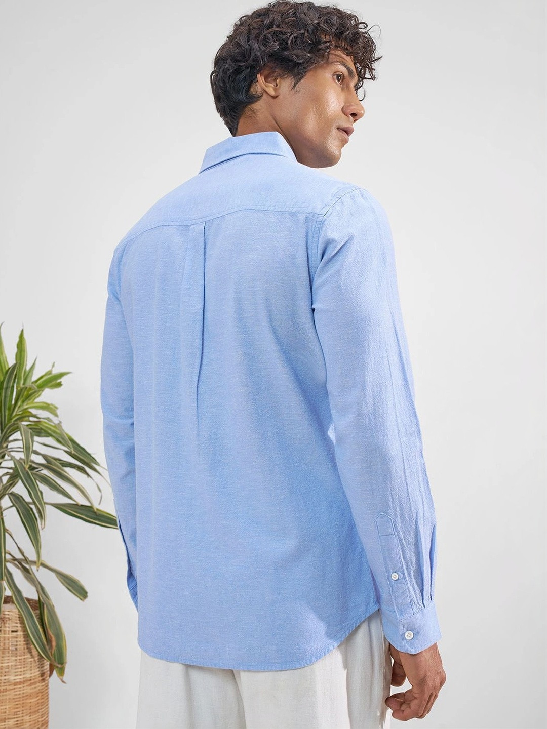HIGHLANDER Men Premium Linen Chambray Button Down Shirt - Image 3