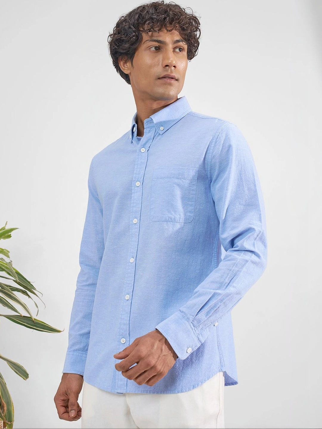 HIGHLANDER Men Premium Linen Chambray Button Down Shirt - Image 4