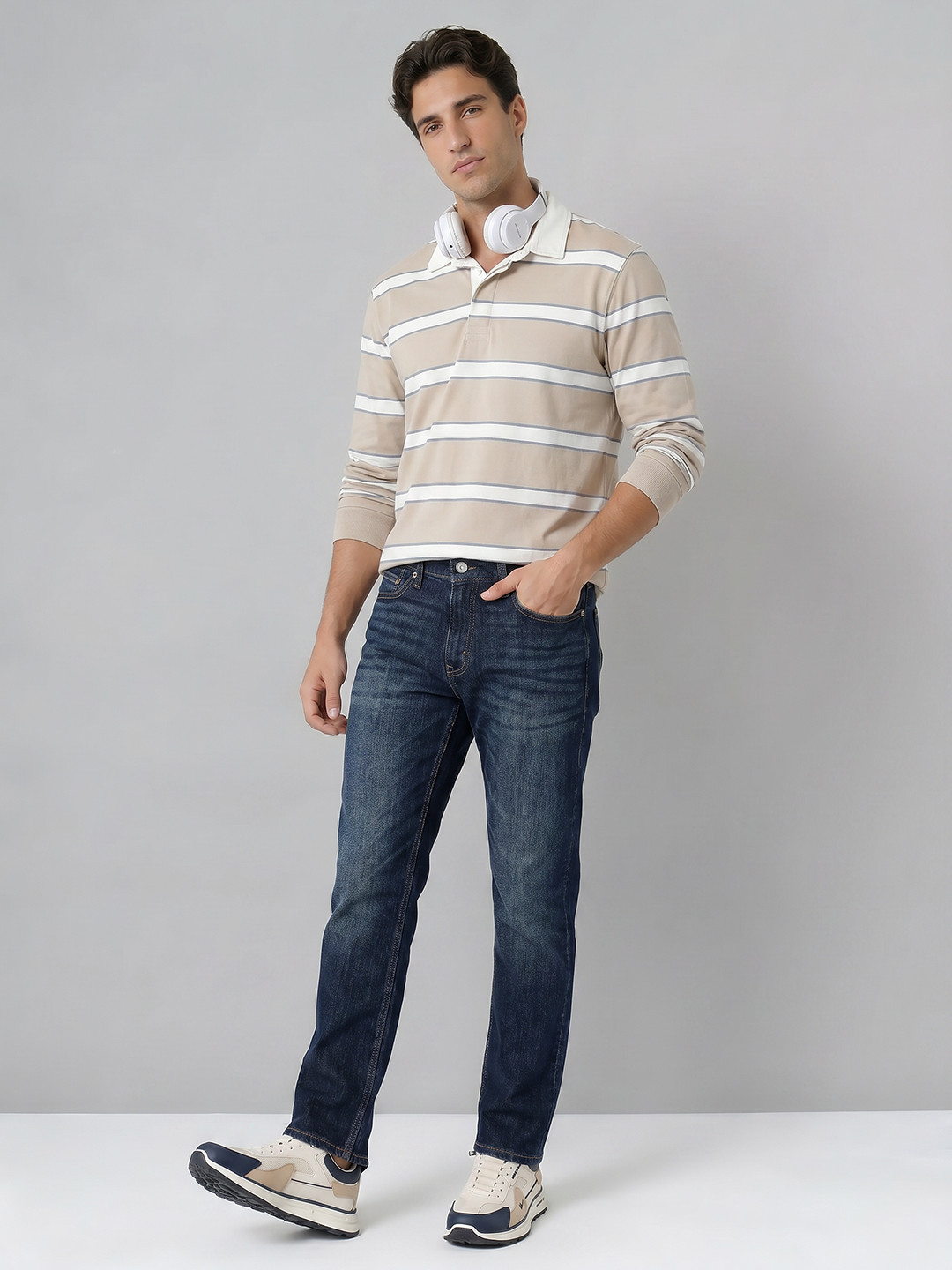 Levis Men 511 Slim Fit Light Fade Jeans - Image 3
