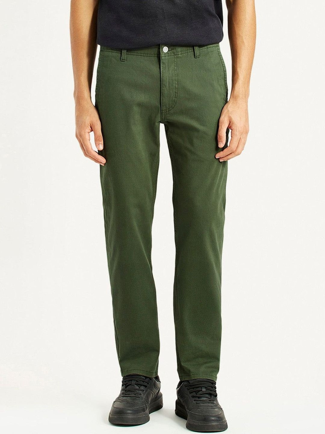 Levis Men Classic Solid Mid-Rise Slim Fit Chinos Trousers