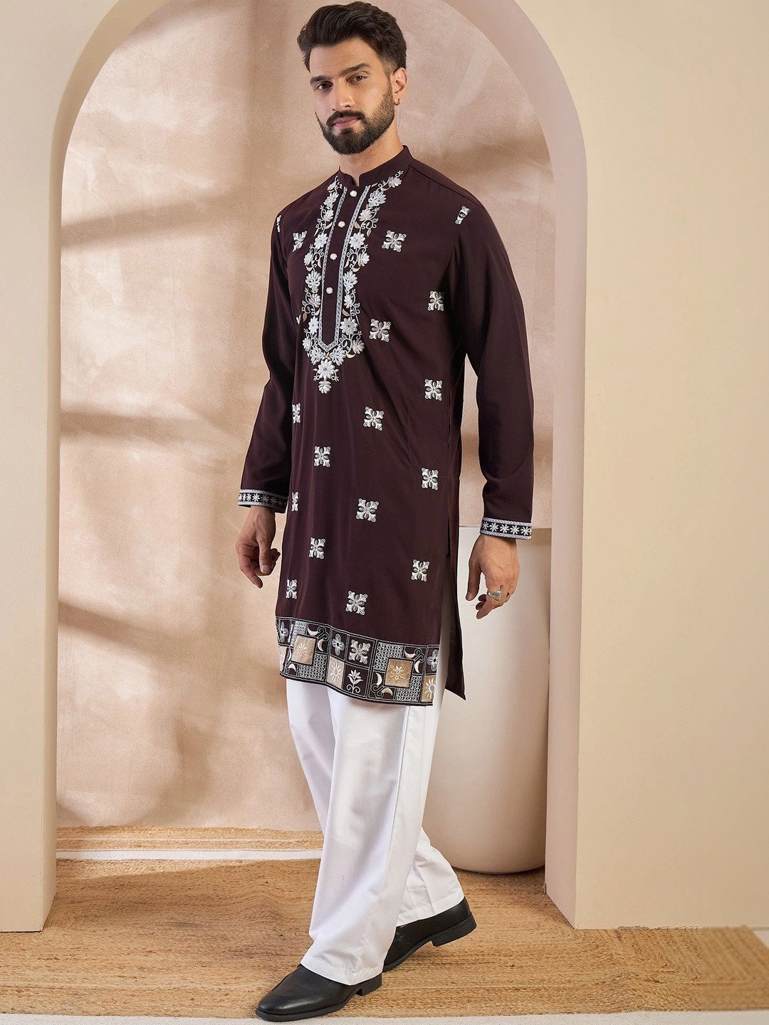 House of Pataudi Men Embroidered Thread Work Kurta - Image 4