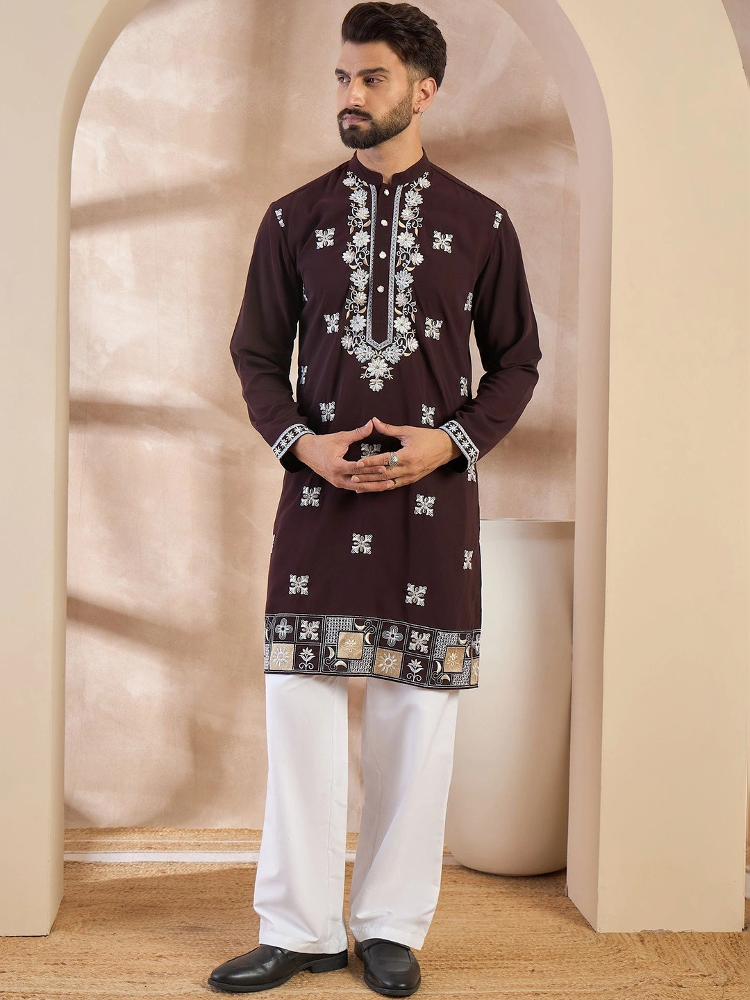 House of Pataudi Men Embroidered Thread Work Kurta - Image 1
