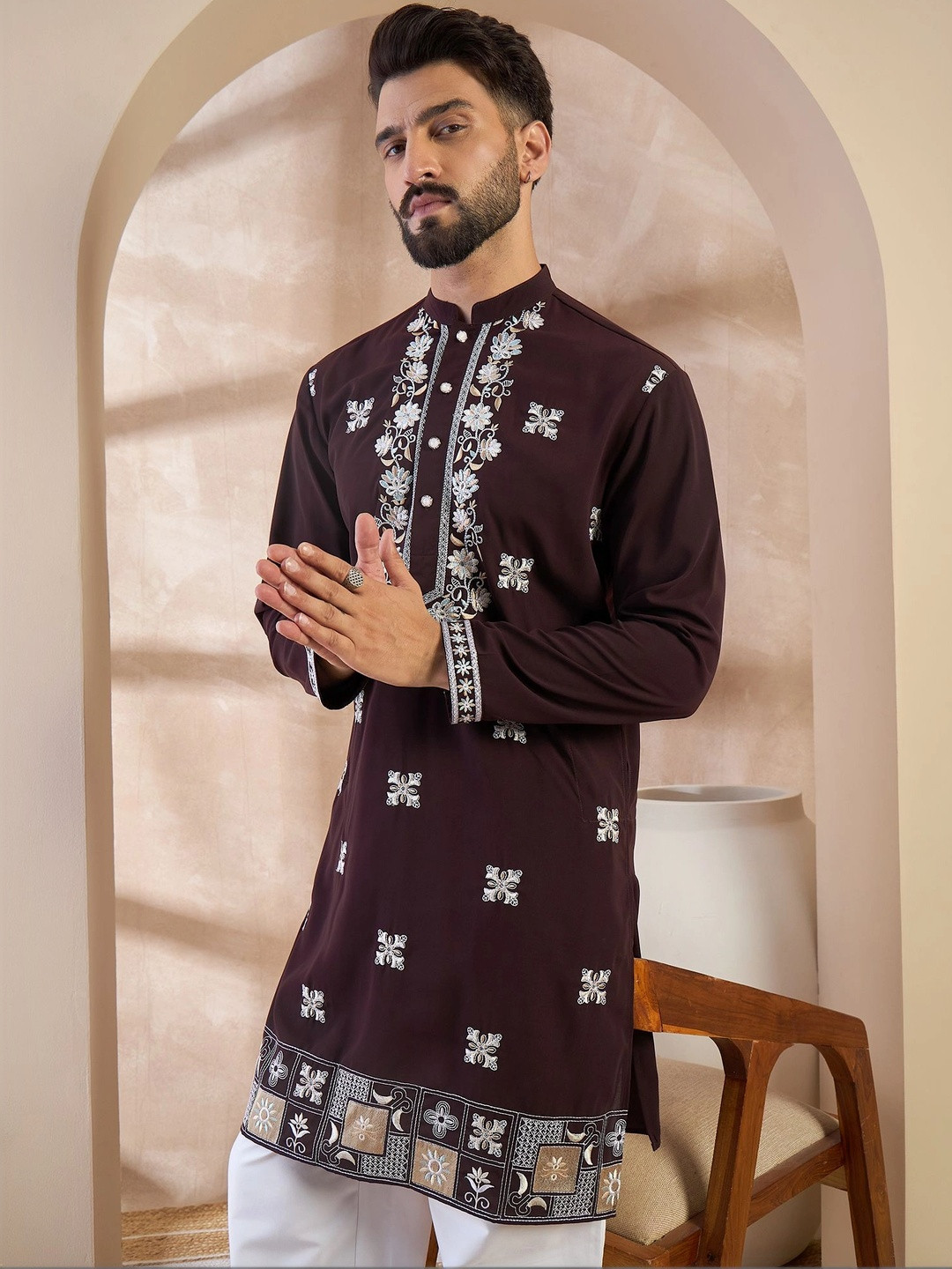 House of Pataudi Men Embroidered Thread Work Kurta - Image 2