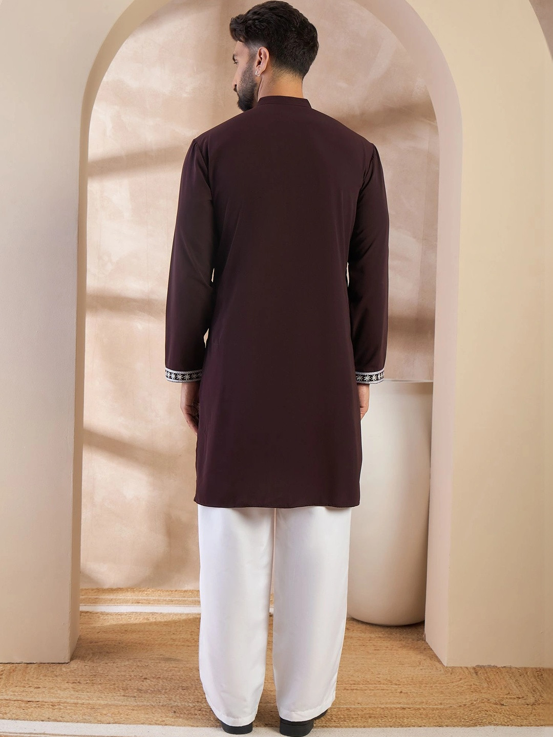 House of Pataudi Men Embroidered Thread Work Kurta - Image 5