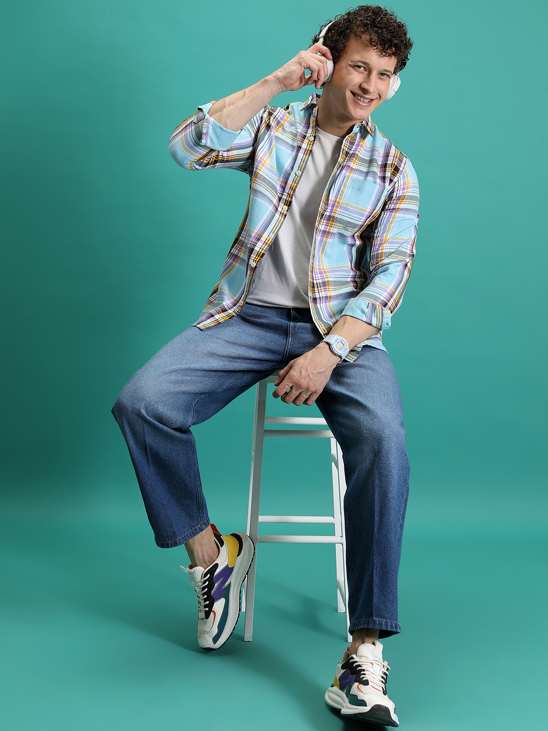 HIGHLANDER Men Loose Baggy Fit Clean Look Light Fade Cotton Jeans - Image 5