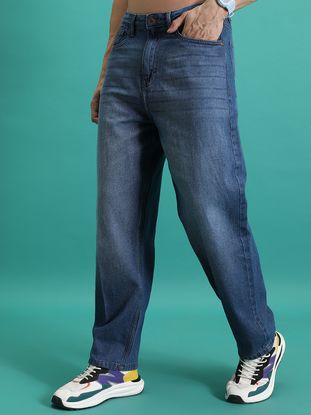 HIGHLANDER Men Loose Baggy Fit Clean Look Light Fade Cotton Jeans - Image 2