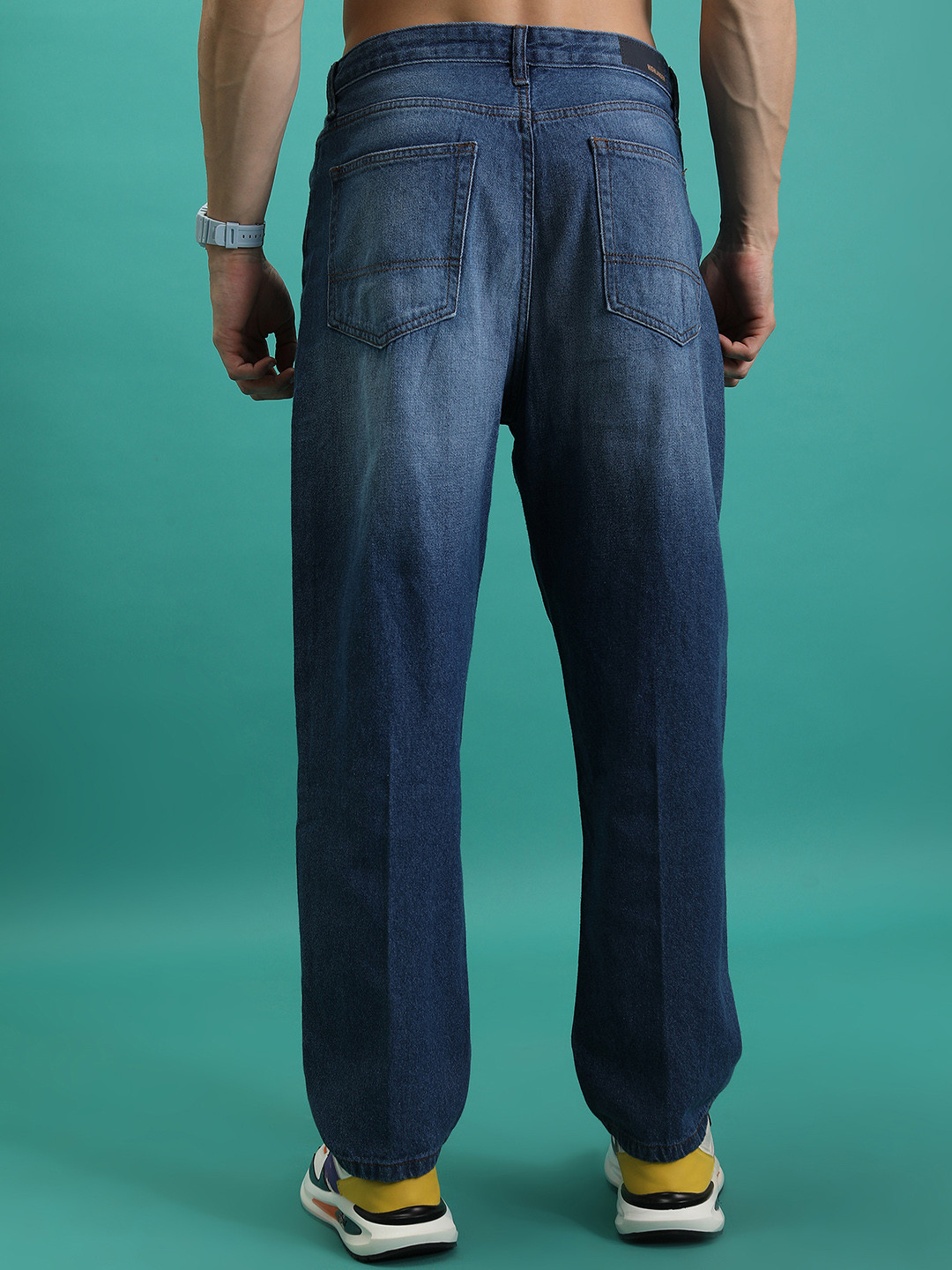 HIGHLANDER Men Loose Baggy Fit Clean Look Light Fade Cotton Jeans - Image 4