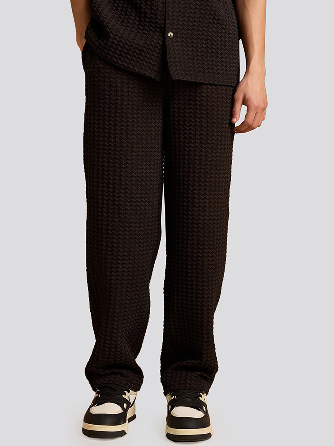 Muvazo Men Textured Regular Fit Track Pants