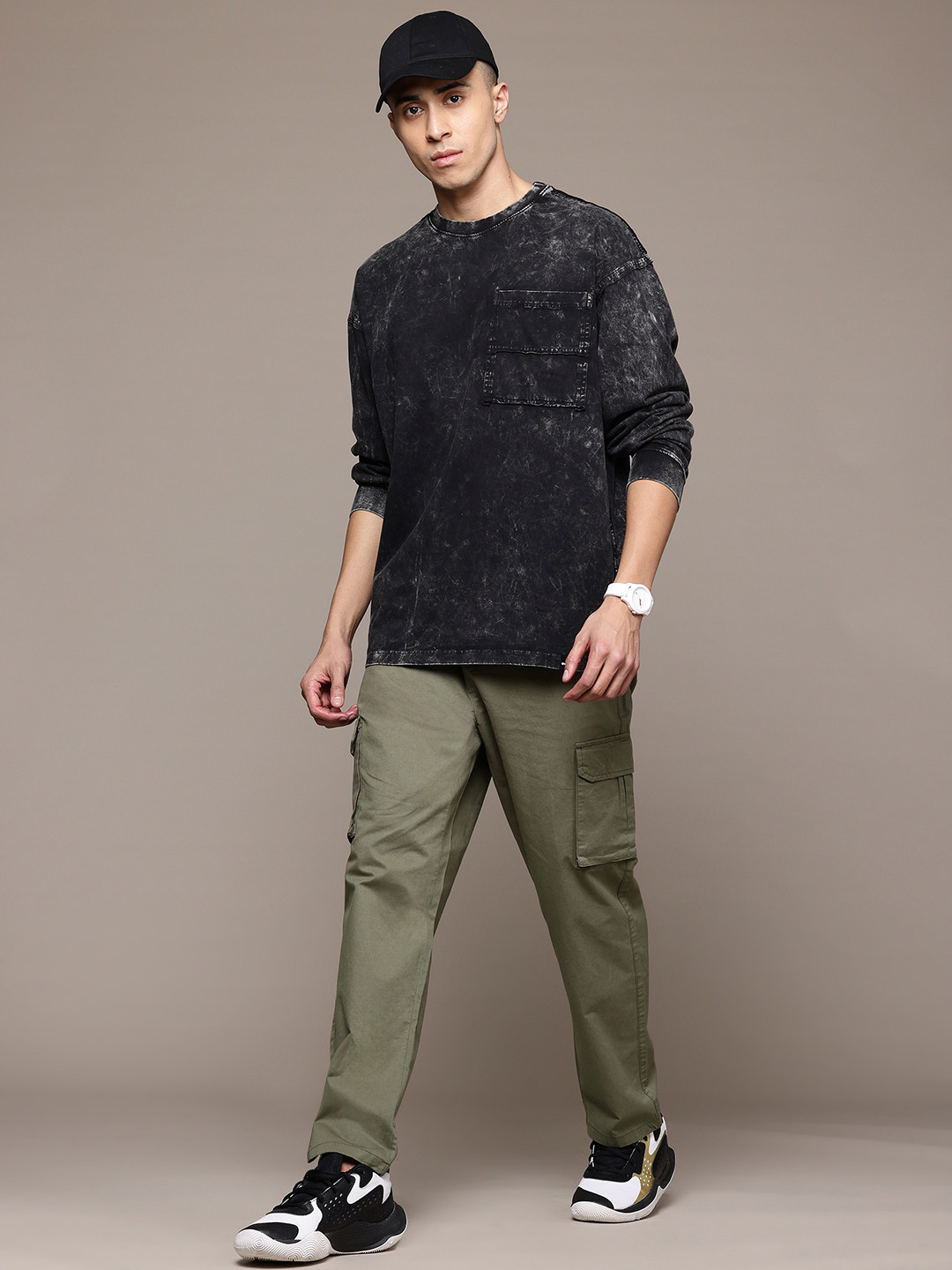 The Roadster Lifestyle Co. Men Relaxed Fit Cargo Trousers - Image 4