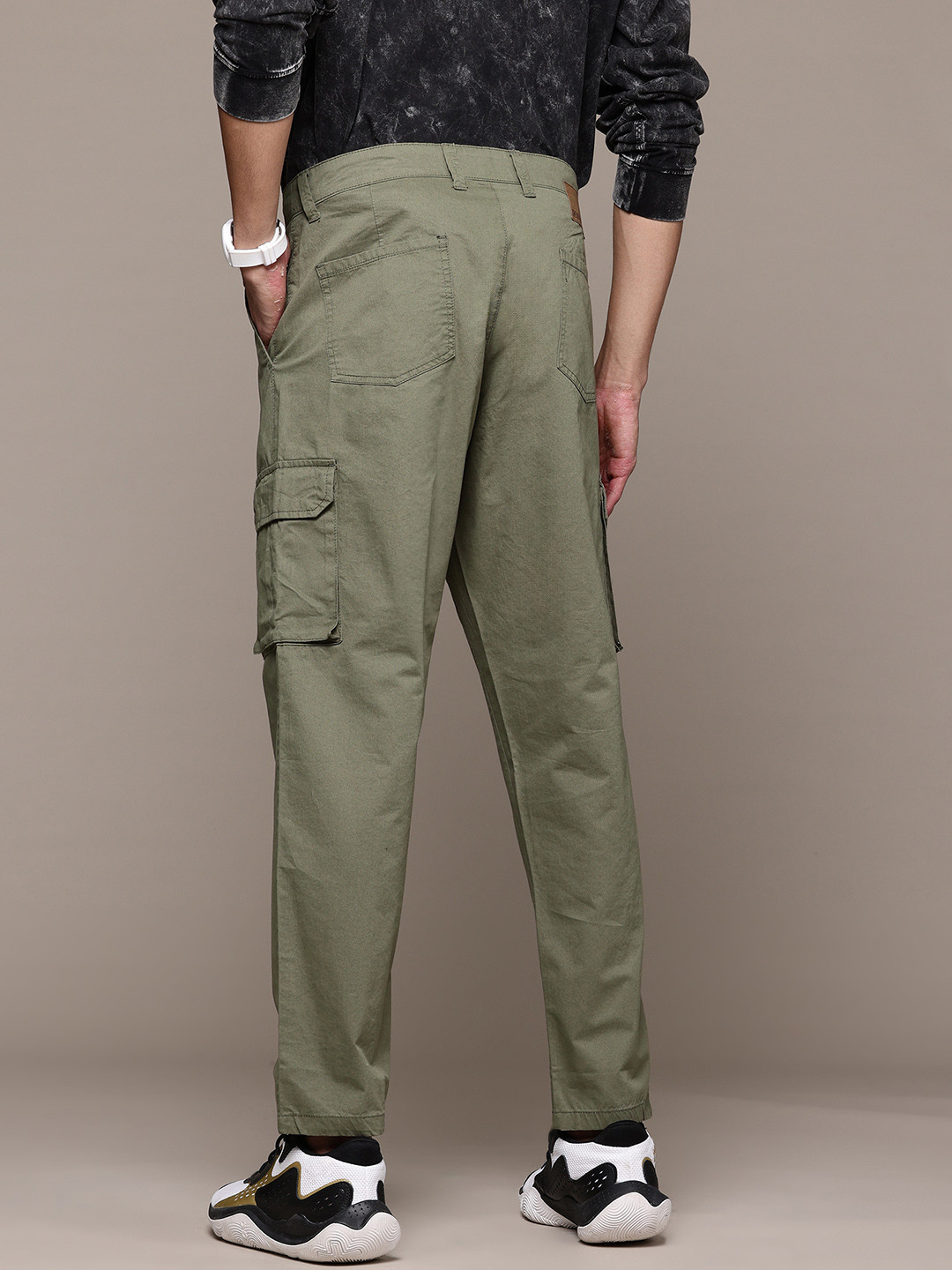 The Roadster Lifestyle Co. Men Relaxed Fit Cargo Trousers - Image 3