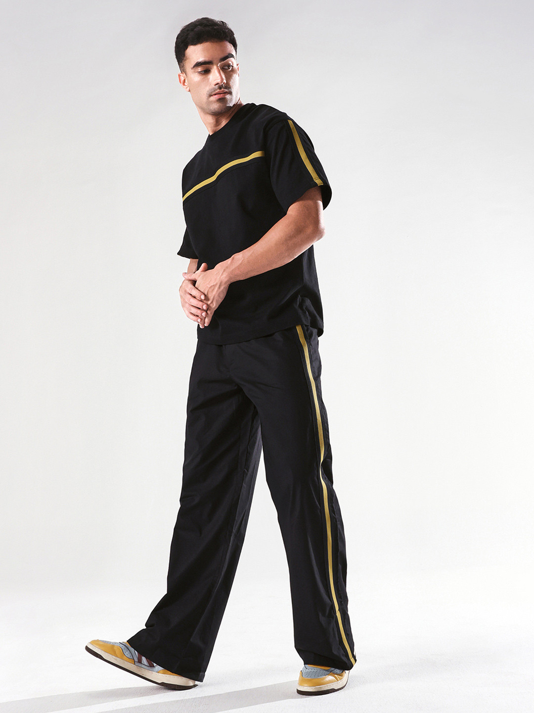 RARE RABBIT Men Black Plain Baggy Fit Track Pant