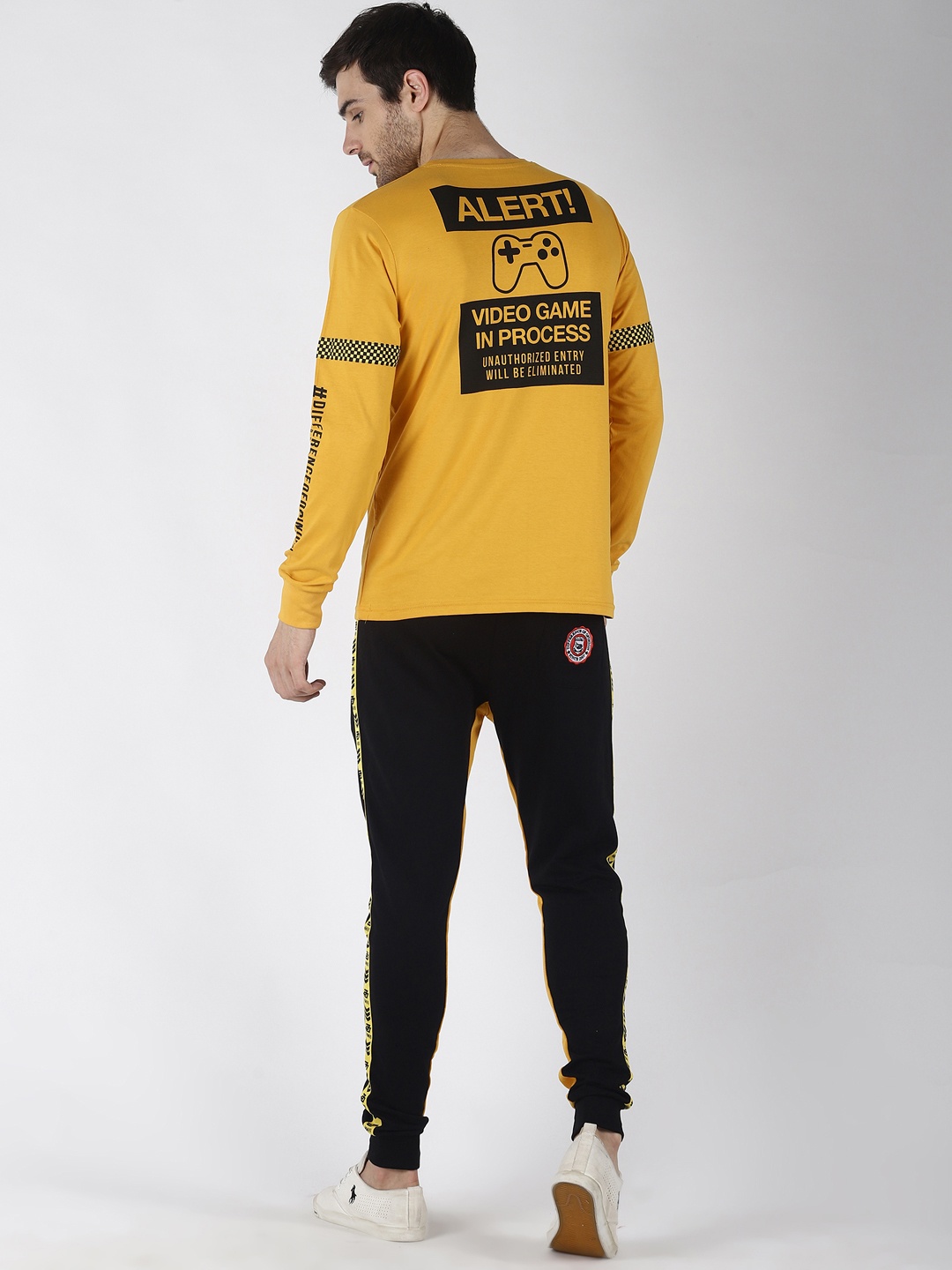 

Difference of Opinion Men Mustard Yellow Printed Round Neck Pure Cotton T-shirt